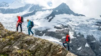 Mountaineers practise being on the "short rope"