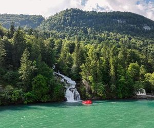 Jetboot auf den Brienzersee vor den Giessbachfällen