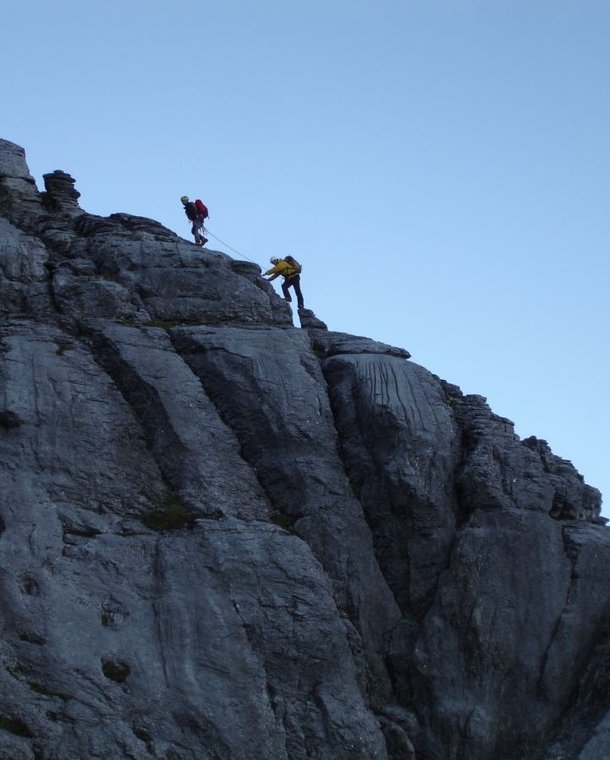 Zwei Bergsteiger am Eiger Ostegg Grat