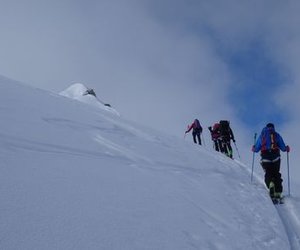 Ski tourers ascending to the Bächilücke.