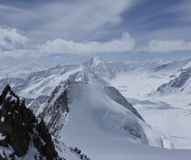 View from Gross Grünhorn towards Grünegghorn and Aletschhorn.