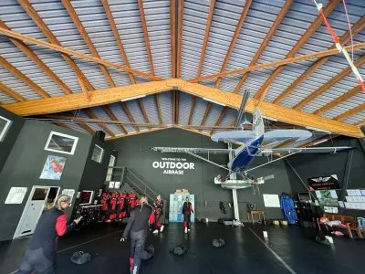 OUTDOOR Dropzone Reichenbach, Im Hangar